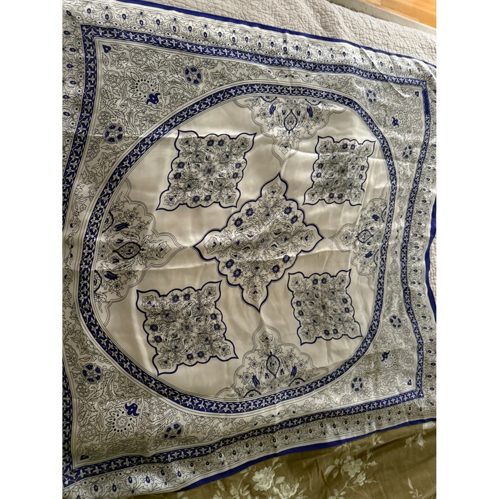 Oscar de la Renta Silk Scarf Blue White Floral Medallion Square 30x30 RN62720